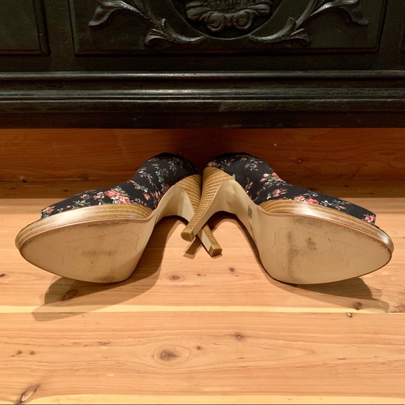 Beautiful Charlotte Russe Black floral heels - Picture 8 of 8